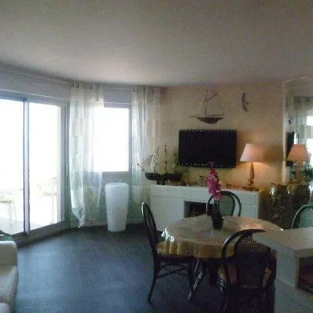 Alika Apartamento *